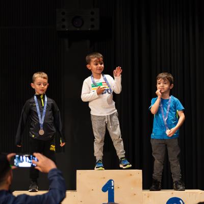Podiums 2 W